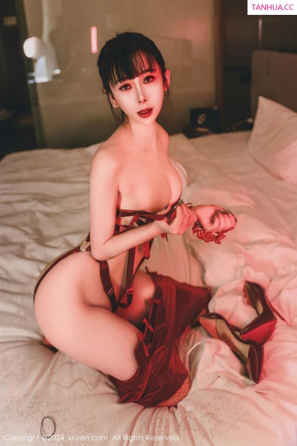   [XiuRen]高清写真图 2024.02.01 No.8047 宝宝甜 新人旗袍第32张图片